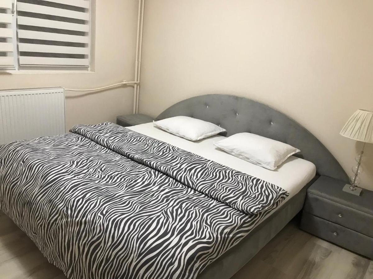 Boulevard Apartment Oradea Buitenkant foto