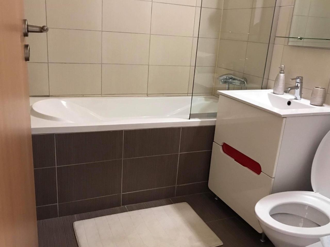 Boulevard Apartment Oradea Buitenkant foto